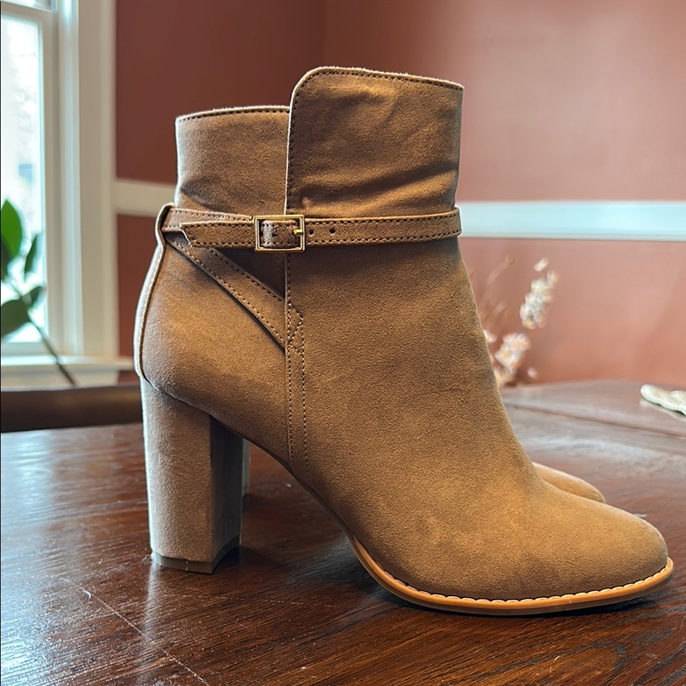Banana Republic Tan Suede Block Heel Ankle Boots